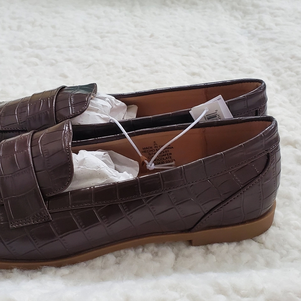 Sale🔥 NWT Old Navy Super Chic Chocolate Croc Loafers size 8 - Picture 8 of 10